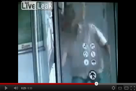 rapinatore si spara sul piede Rapina una Banca, ma imbranato si spara sul piede | VIDEO  