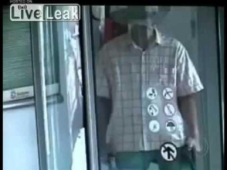 0 Rapina una Banca, ma imbranato si spara sul piede | VIDEO  