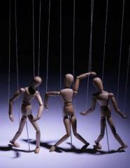 Recensione: La danza delle marionette