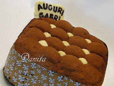 Torta cuscino e torta pacco regalo al cioccolato: non tutte le ciambelle....