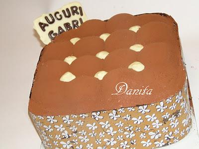 Torta cuscino e torta pacco regalo al cioccolato: non tutte le ciambelle....