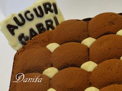 Torta cuscino e torta pacco regalo al cioccolato: non tutte le ciambelle....