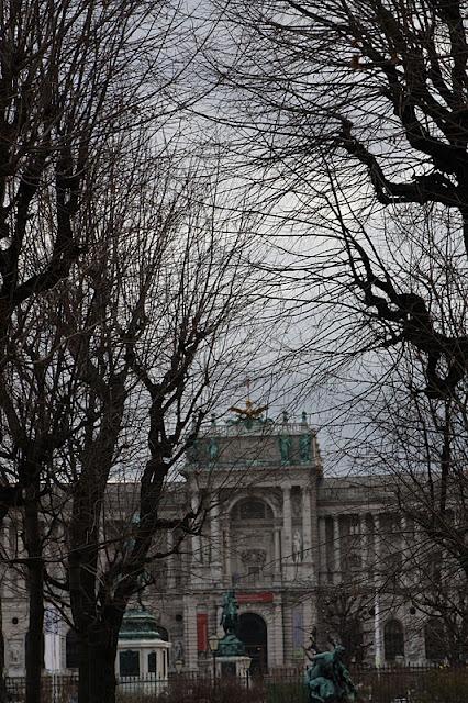 vienna: suggestioni di una città in bianco e nero (e oro)