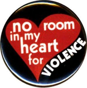 Milano - Donna prende a calci il suo cane: a processo, rischia 1 anno di carcere