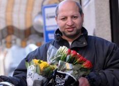 Quamar Abbas: vende fiori e fa lo scontrino