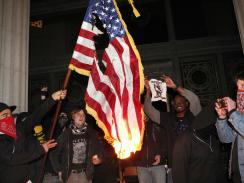 Oakland (California): scontri tra indignados e polizia, cento arresti