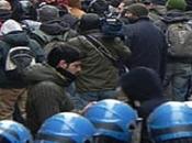 Napolitano contestato Bologna, lancio uova VIDEO