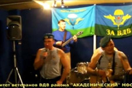 rock parà canzone anti putin Ex parà Russi cantano contro Putin | VIDEO