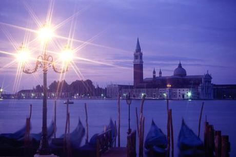 Happy holidays to all of you lovelies!  New Year's  Eve in Venice