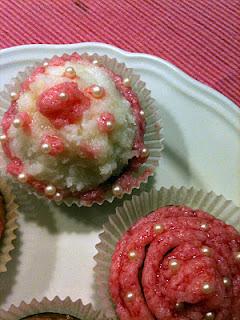 Muffin merendosi con crema di burro e pasta di zucchero