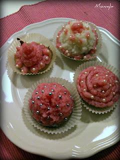 Muffin merendosi con crema di burro e pasta di zucchero