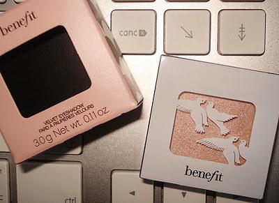 Benefit Velvet Eyeshadow in Leggy