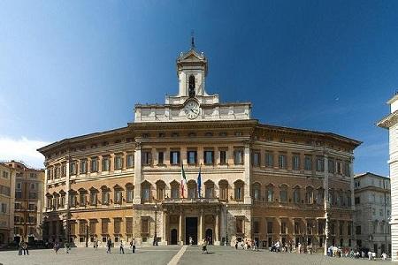 montecitorio O.K. della Camera al taglio dello stipendio dei Deputati