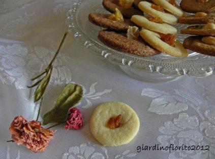 Biscotti buonissimi ai tre cioccolati