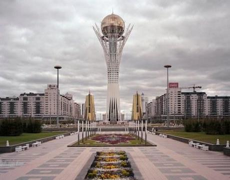 KAZAKHSTAN: Arresti e repressione non fermano il declino di un regime al bivio