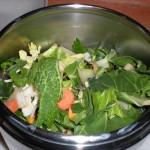 Minestra invernale con verdure, lenticchie, orzo e caserecce