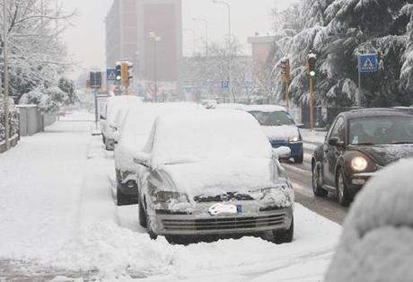 Nevica da 20 ore sull'Italia: la mappa dei disagi