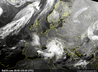 LE SUE COSE.La sua pelle mangiata dalla setesi trascina i...