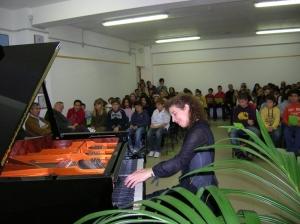 Lezione-concerto della pianista Angela Hewitt  per gli studenti della sezione ad indirizzo musicale della scuola di Magione