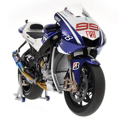 Yamaha YZR-M1 J.Lorenzo 2010 by Minichamps