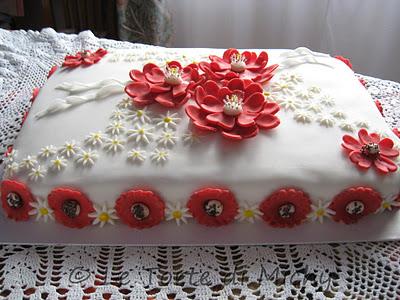 Torta Compleanno Red&white; flowers