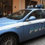 polizia 150x150 Milano: Trans trovato morto, coltello conficcato nel petto