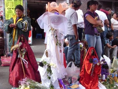 Santa muerte, nel Messico dei narcos la morte diventa santa