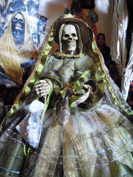 Santa muerte, nel Messico dei narcos la morte diventa santa