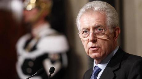 Monti ironizza sul ‘posto fisso’, basterebbe avere un welfare dignitoso