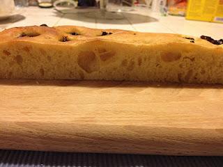 Focaccia alle prugne a lievitazione naturale