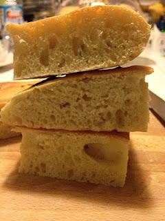 Focaccia alle prugne a lievitazione naturale