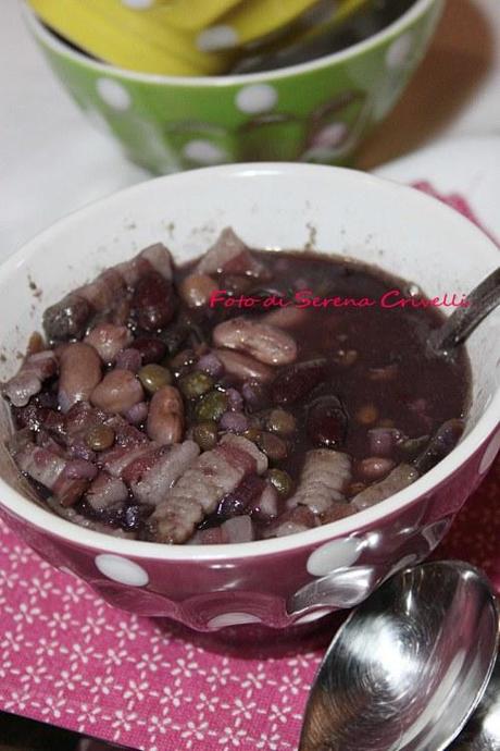 ZUPPA CAROTE NERE, FAGIOLI ROSSI E LEGUMI CON PANCETTA di Dolcipensieri