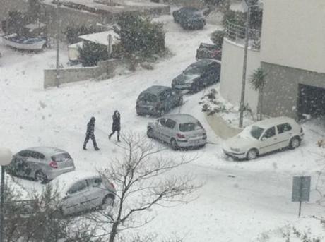 Spalato: arriva la neve. Scuole chiuse. Catamarano per Solta fermo. -4 gradi