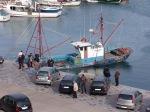 Terrasini, imbarcazione sotto sequestro rischia di affondare al porto. “Allarme inquinamento”