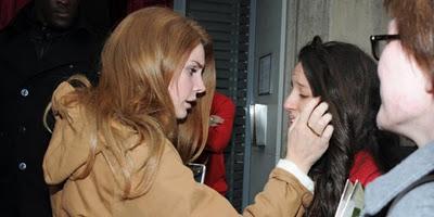 Lana Del Rey ha consolato una fan dal pianto disperato
