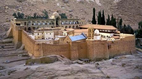 Sequestrate (e poi forse liberate) due turiste statunitensi che stavano viaggiando verso il monastero di Santa Caterina, nel Sinai egiziano