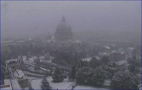 Roma sotto la neve, disagi e code in tutta la città