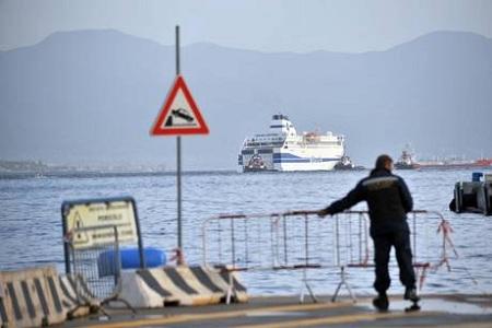 Traghetto tirrenia Sharden Nave Tirrenia “Sharden”, squarcio urtando la banchina