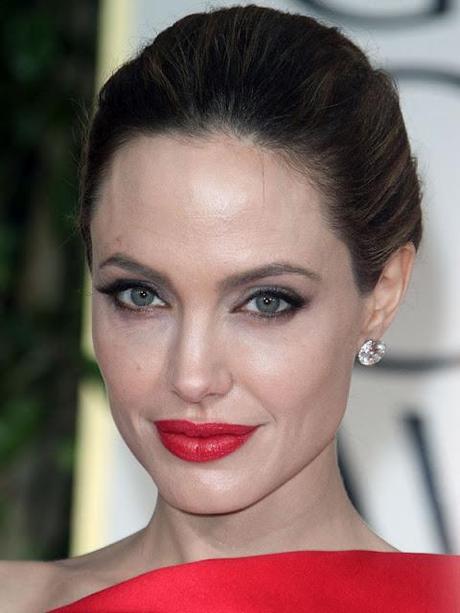 Golden Globes 2012, il make up di Angelina Jolie