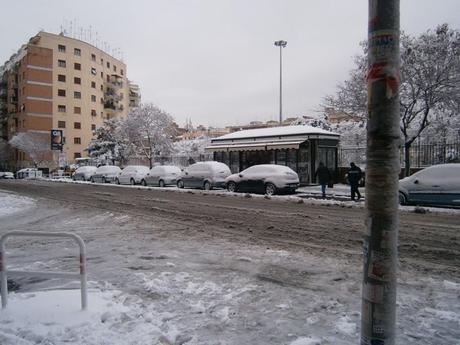 Roma si sveglia sotto la neve