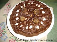 Torta di cioccolato con frutta secca