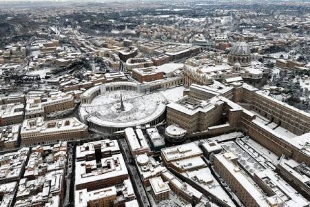 P.ZZa S. Pietro neve 2 Roma imbiancata fotografata DALL’ALTO | FOTO