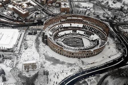 Roma neve Colosseo 7 Roma imbiancata fotografata DALL’ALTO | FOTO