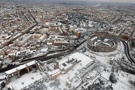 Roma neve Colosseo 6 Roma imbiancata fotografata DALL’ALTO | FOTO