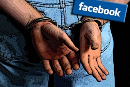 Manette Facebook Scrive “Dio non  esiste” su Facebook, Rischia 5 anni di carcere