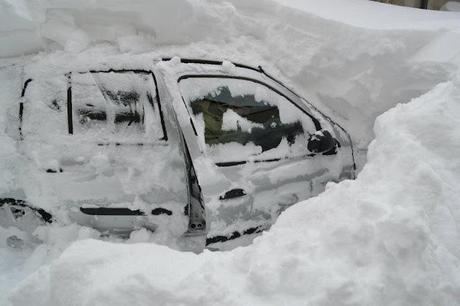 Opi, Abruzzo: più di 2 metri di neve sulla strada, le incredibili immagini!