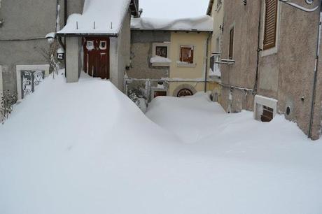 Opi, Abruzzo: più di 2 metri di neve sulla strada, le incredibili immagini!