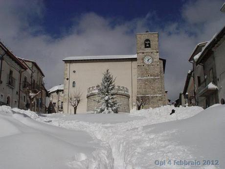 Opi, Abruzzo: più di 2 metri di neve sulla strada, le incredibili immagini!