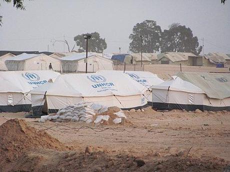 Campo profughi alla frontiera con la tunisia. Vi sono rifugiati sostenitori del passato regime e libici dalla pelle nera.