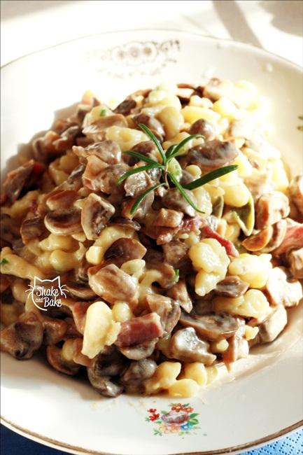 Spatzle con funghi e prosciutto crudo